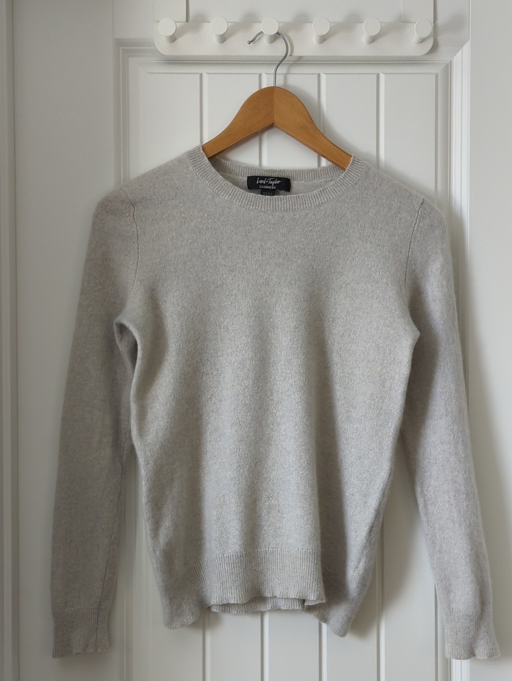 Light Gray Crewneck Long sleeve Sweater 100% Cashmere Sweater Small
